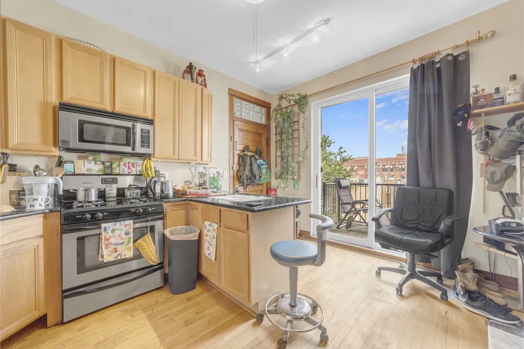 835 North Maplewood Avenue Chicago IL 60622