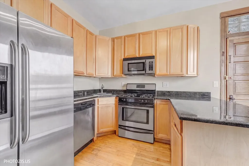 835 North Maplewood Avenue Chicago IL 60622
