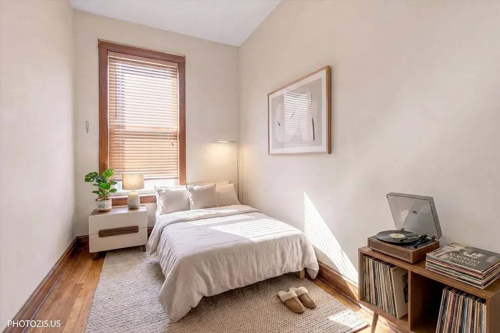 835 North Maplewood Avenue Chicago IL 60622