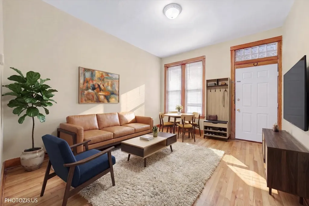 835 North Maplewood Avenue Chicago IL 60622