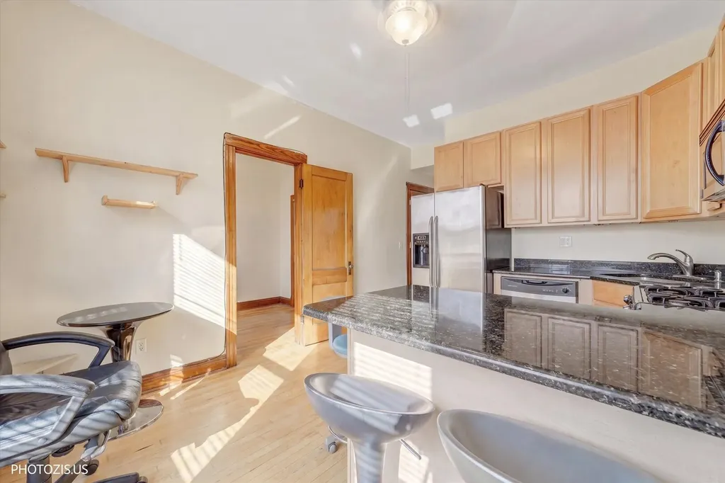 835 North Maplewood Avenue Chicago IL 60622