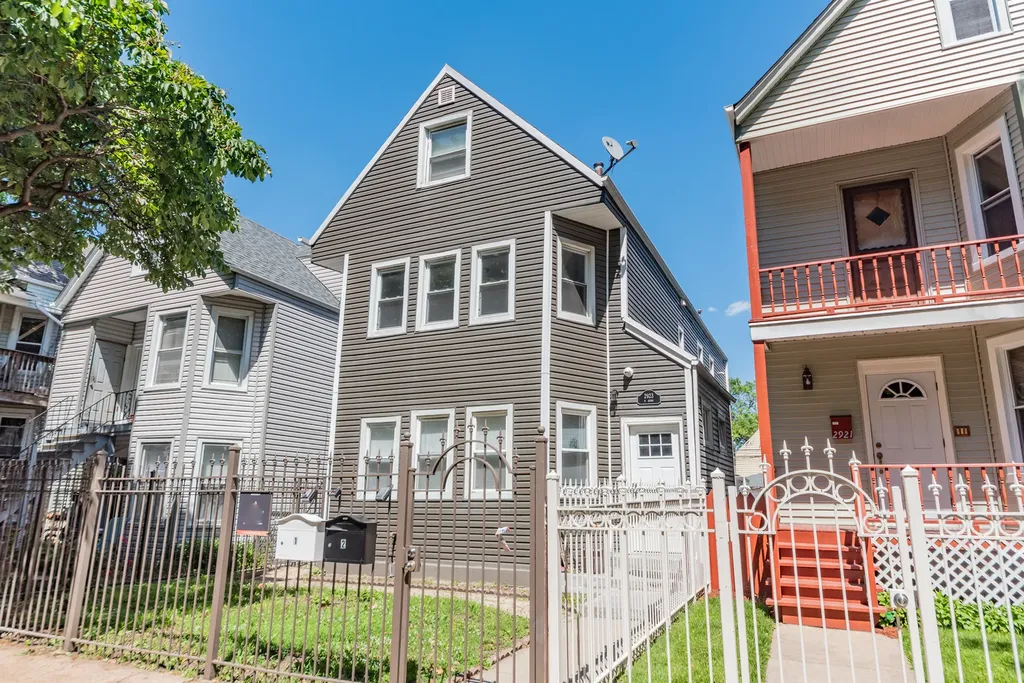 2923 North Avers Avenue Chicago IL 60618