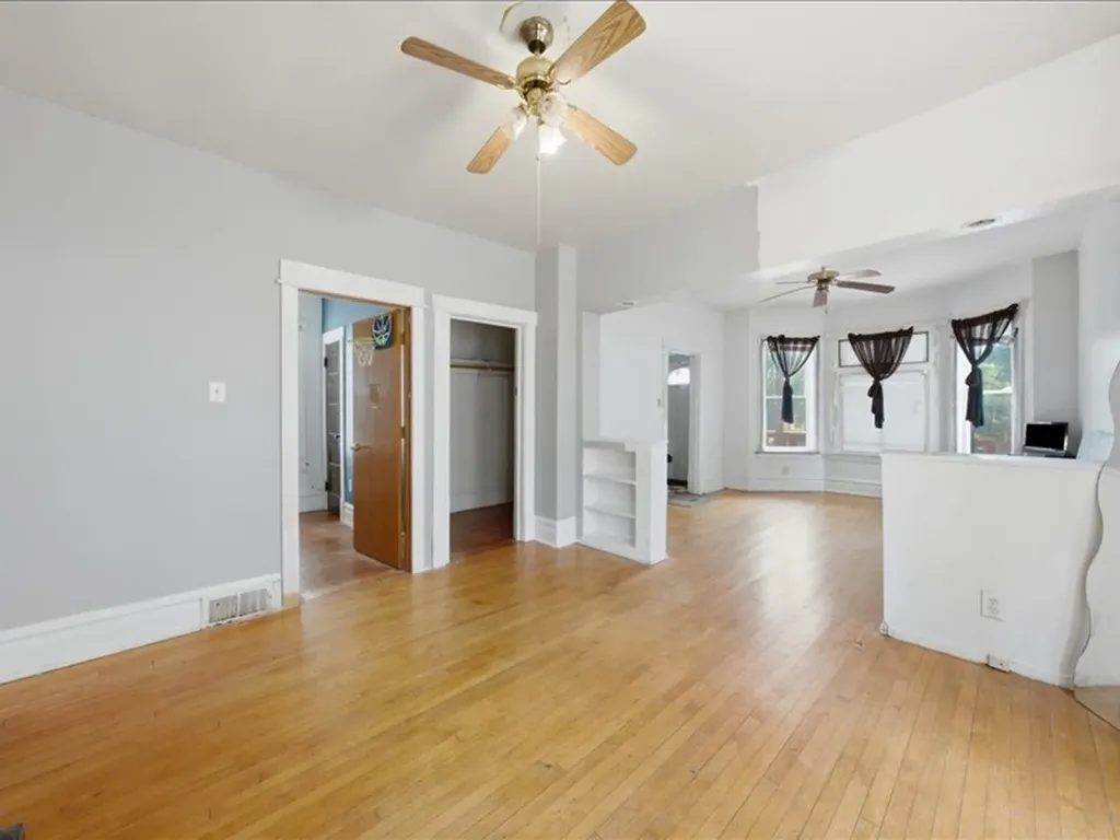 11754 South Wallace Street Chicago IL 60628