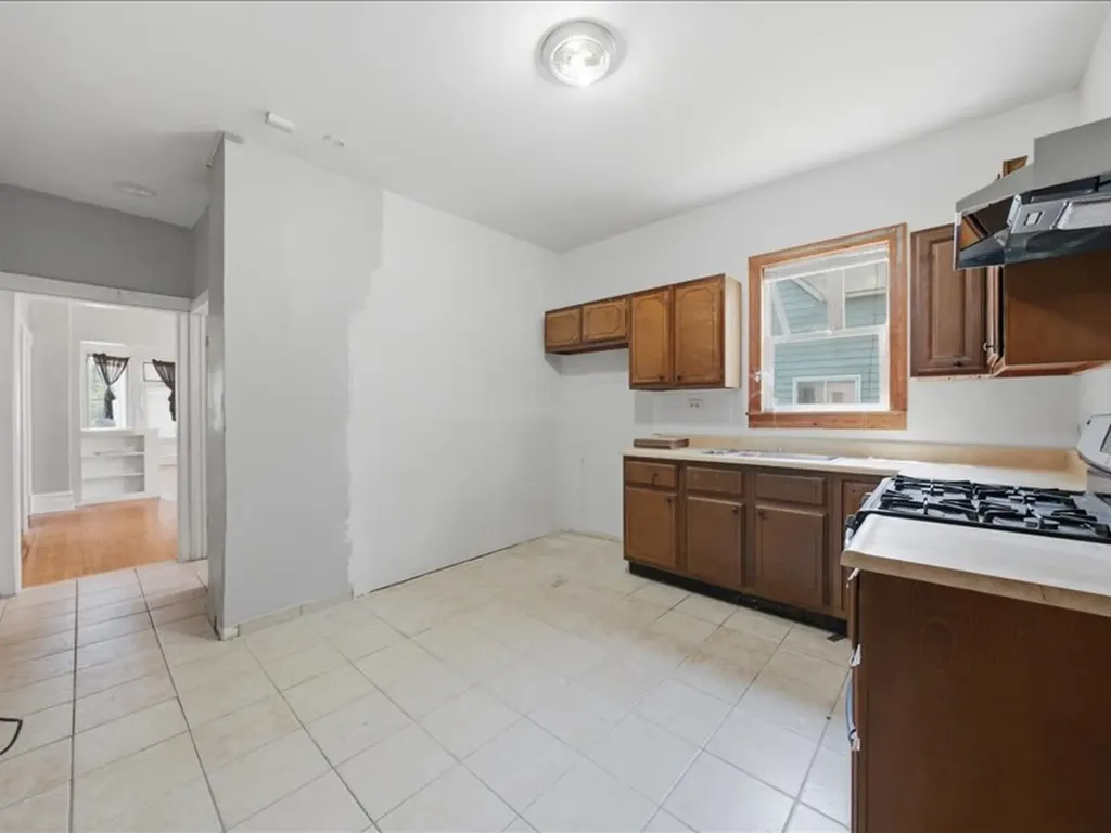11754 South Wallace Street Chicago IL 60628