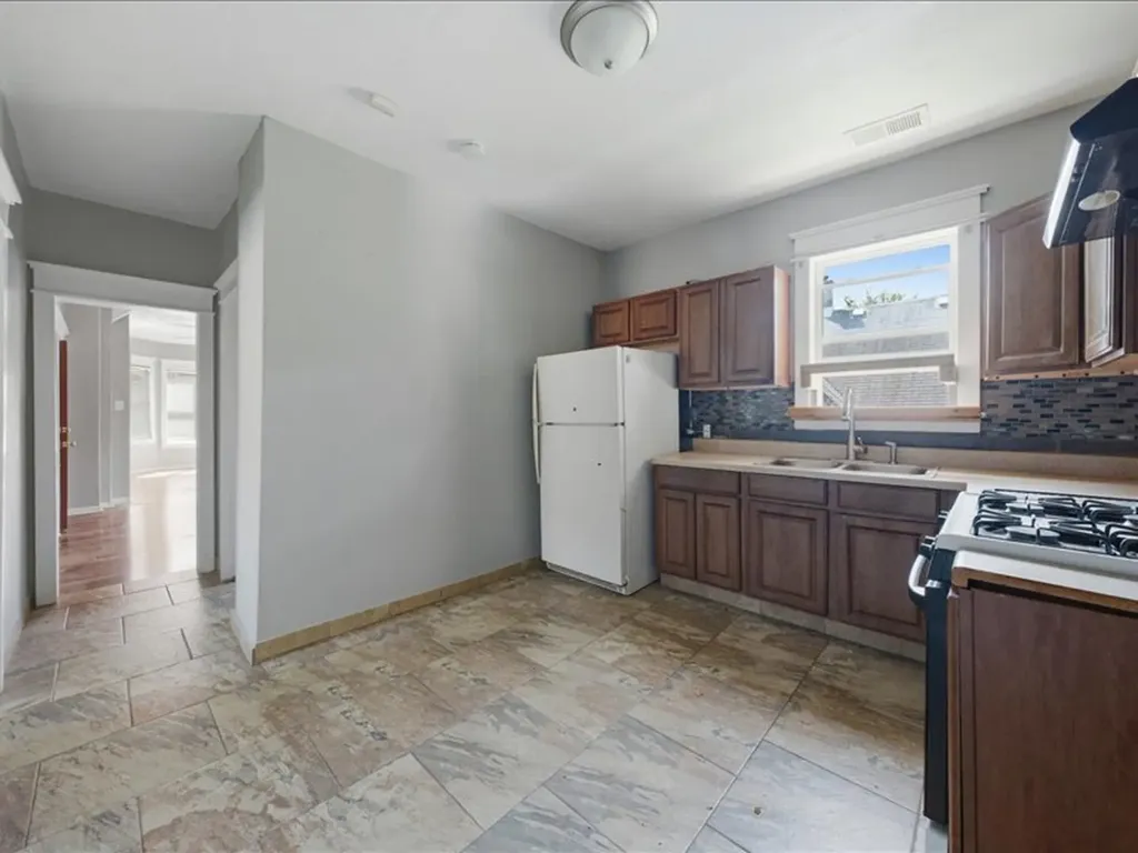 11754 South Wallace Street Chicago IL 60628
