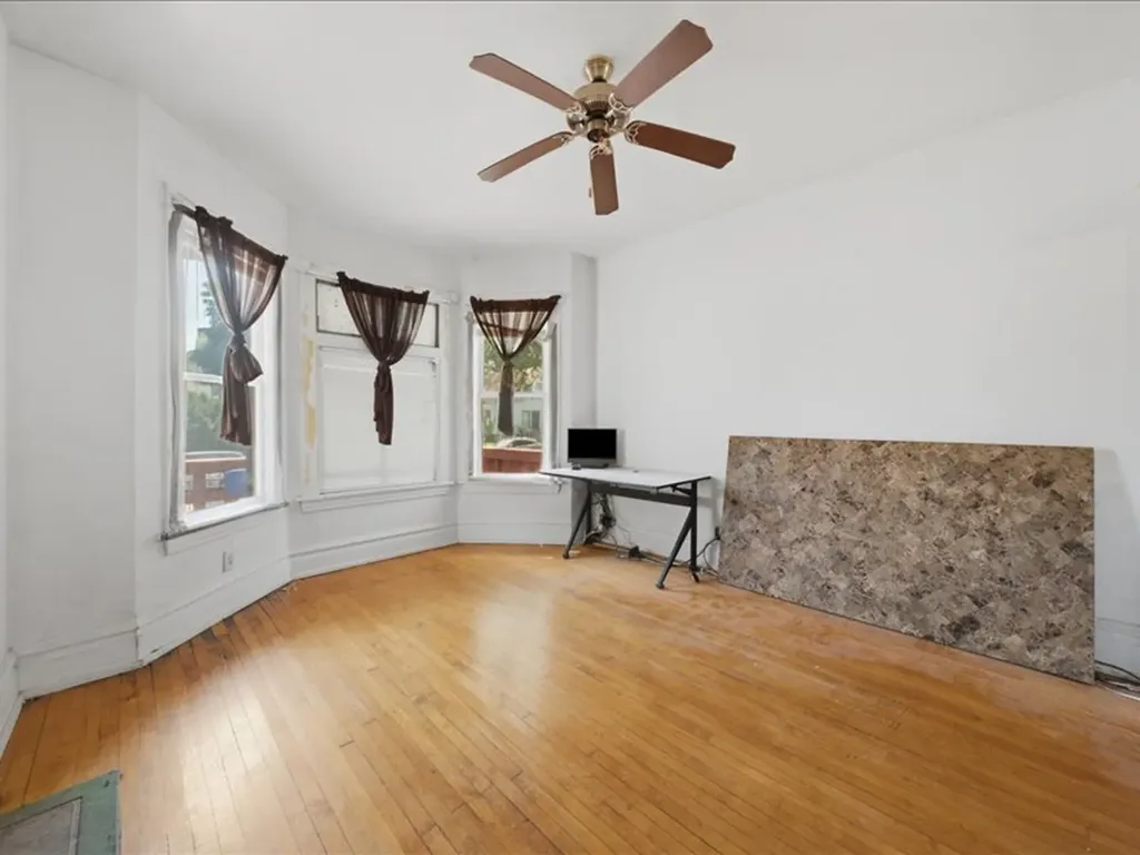 11754 South Wallace Street Chicago IL 60628