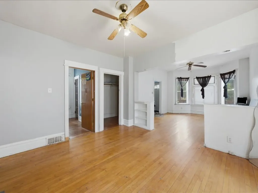 11754 South Wallace Street Chicago IL 60628