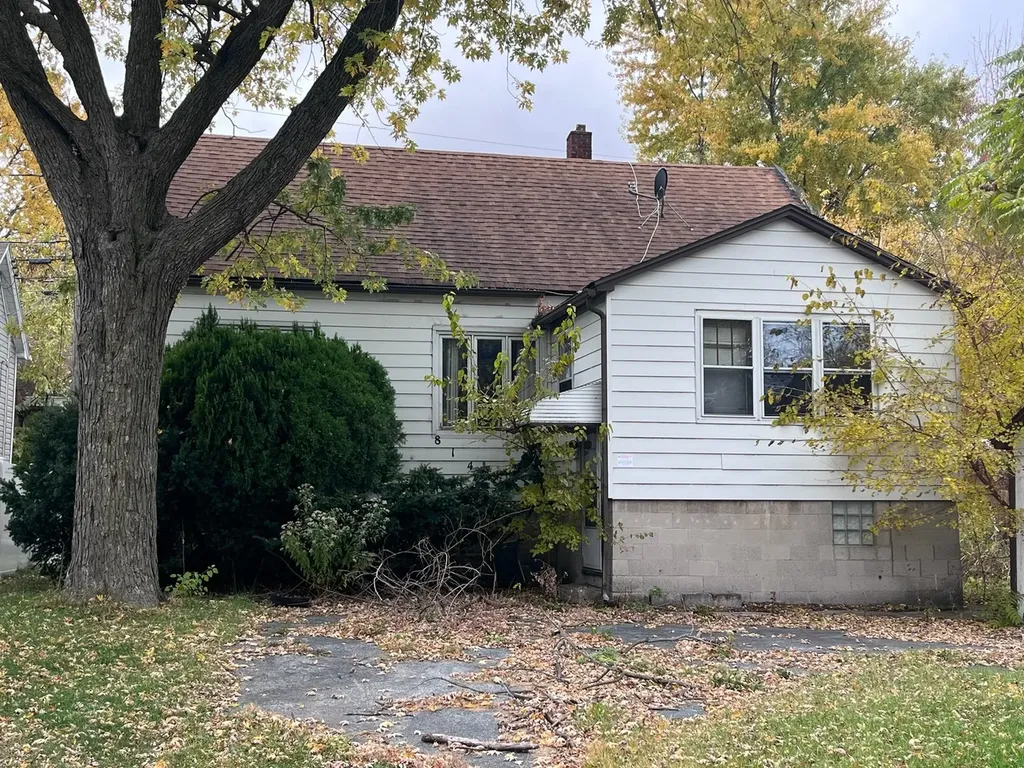 814 Greenbay Avenue Calumet City IL 60409