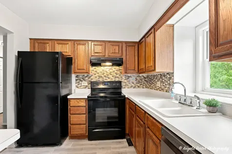 761 Garfield Avenue Libertyville IL 60048