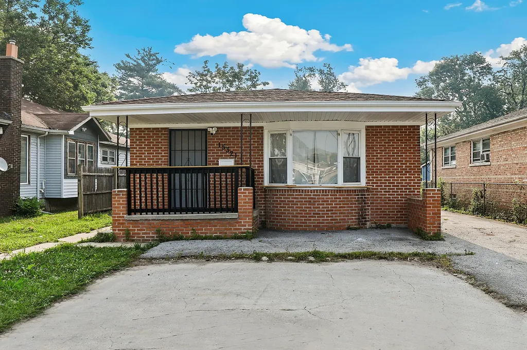 15321 Lincoln Avenue Harvey IL 60426