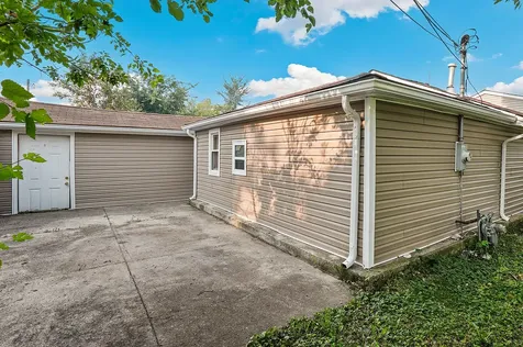 15321 Lincoln Avenue Harvey IL 60426