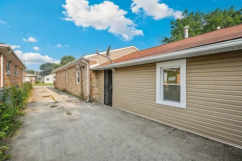 15321 Lincoln Avenue Harvey IL 60426