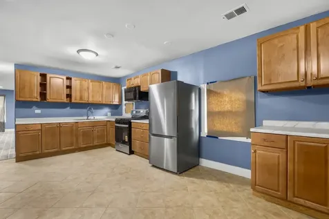 15321 Lincoln Avenue Harvey IL 60426