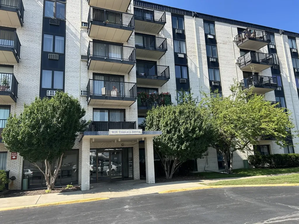 9128 West Terrace Drive Niles IL 60714