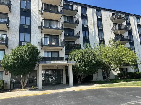9128 West Terrace Drive Niles IL 60714