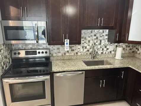 9128 West Terrace Drive Niles IL 60714