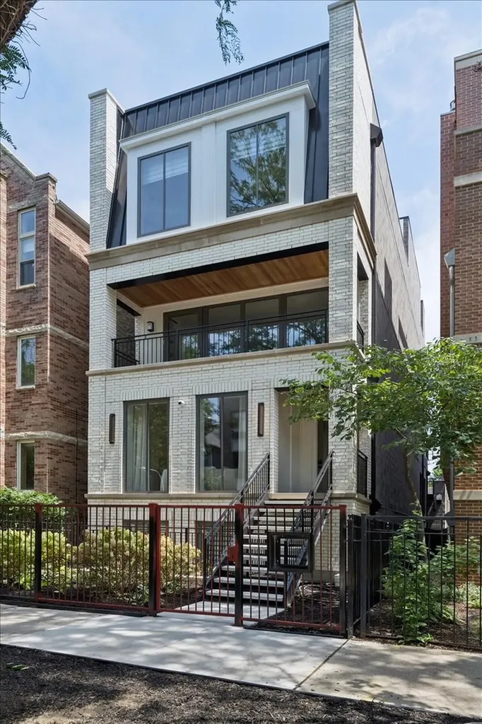3739 North Clifton Avenue Chicago IL 60613