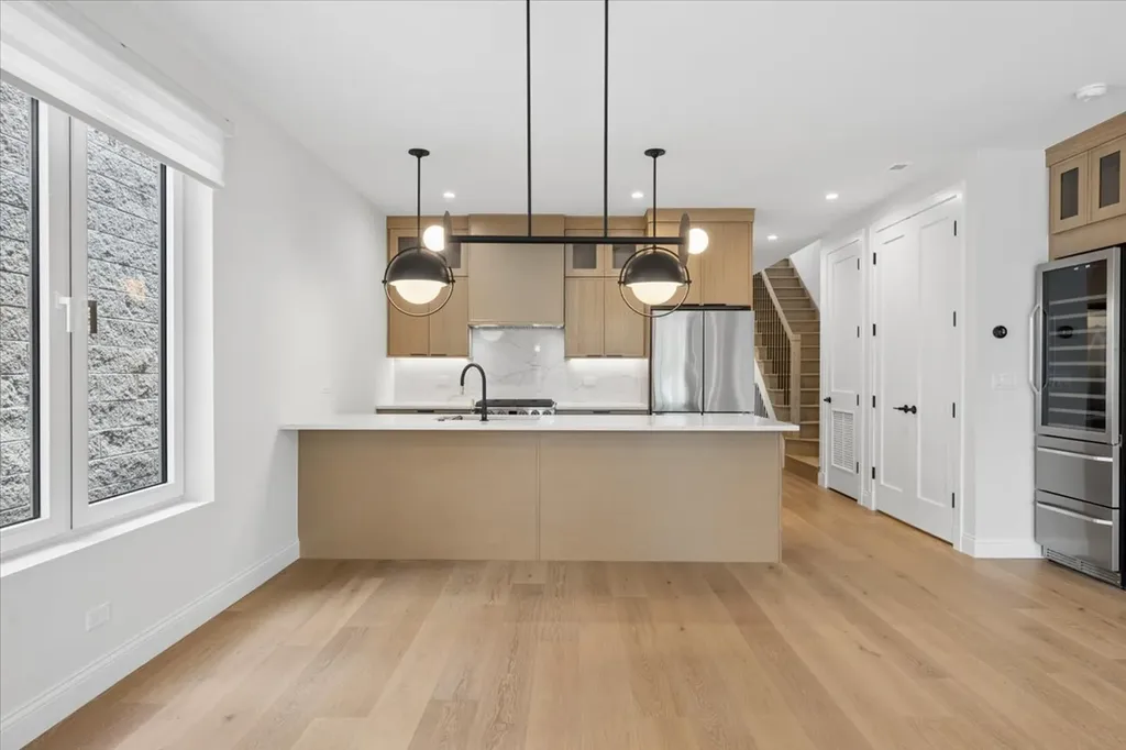 3739 North Clifton Avenue Chicago IL 60613