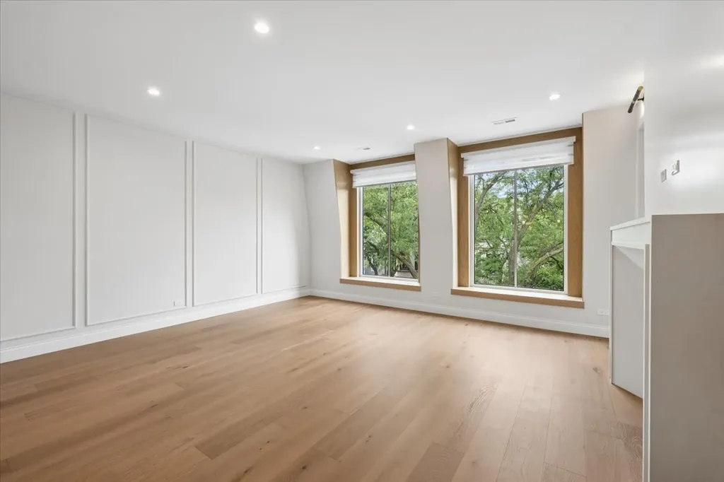 3739 North Clifton Avenue Chicago IL 60613
