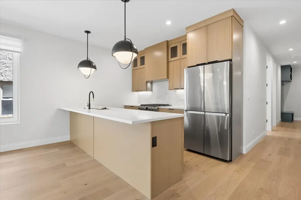 3739 North Clifton Avenue Chicago IL 60613