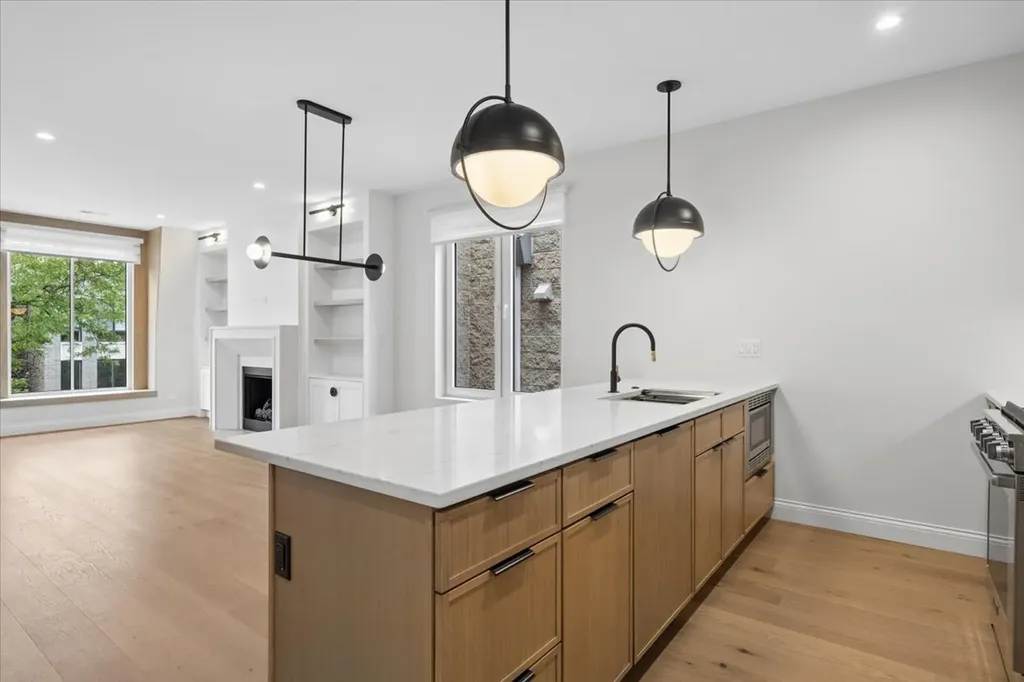 3739 North Clifton Avenue Chicago IL 60613