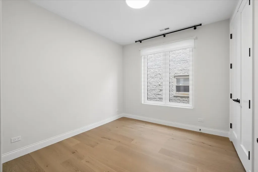 3739 North Clifton Avenue Chicago IL 60613