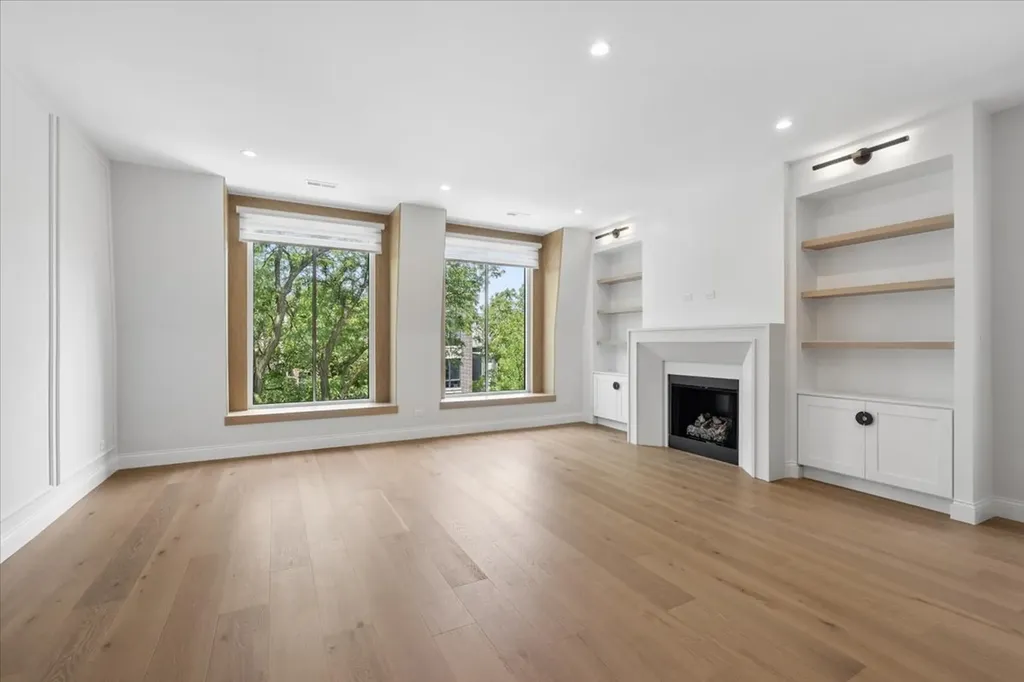3739 North Clifton Avenue Chicago IL 60613