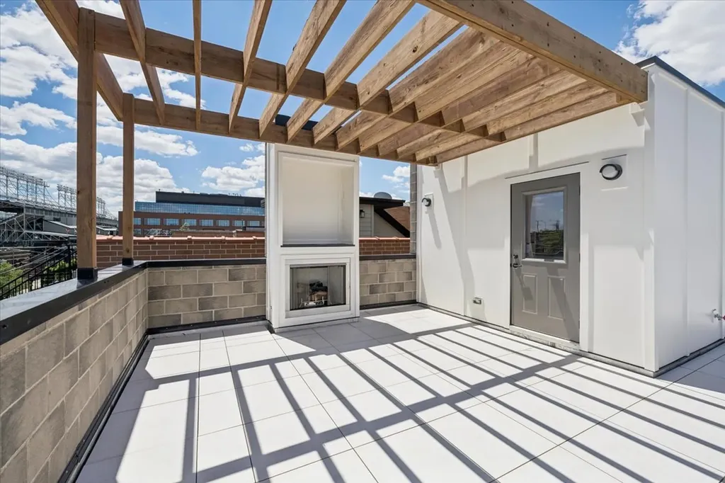 3739 North Clifton Avenue Chicago IL 60613