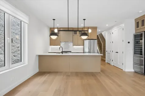 3739 North Clifton Avenue Chicago IL 60613