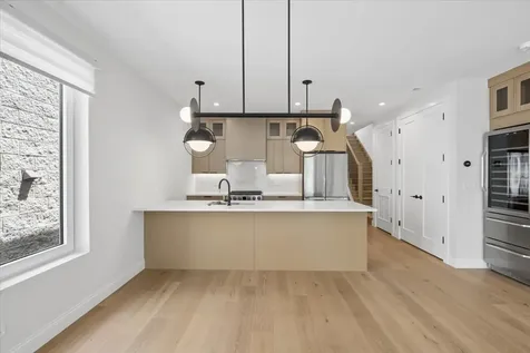 3739 North Clifton Avenue Chicago IL 60613