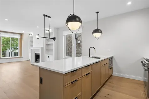3739 North Clifton Avenue Chicago IL 60613