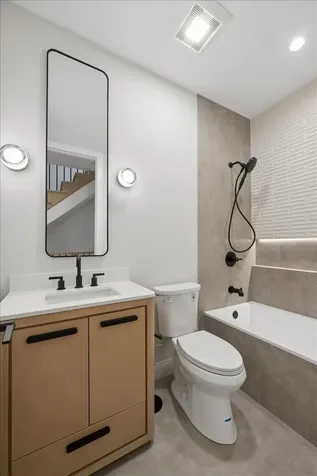 3739 North Clifton Avenue Chicago IL 60613