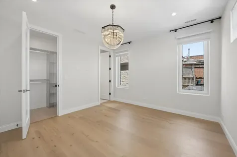 3739 North Clifton Avenue Chicago IL 60613