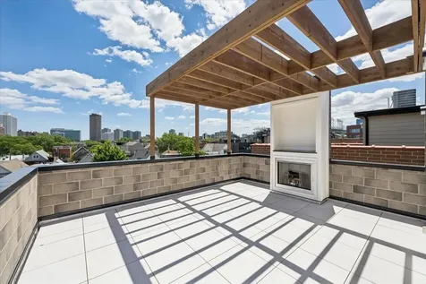 3739 North Clifton Avenue Chicago IL 60613