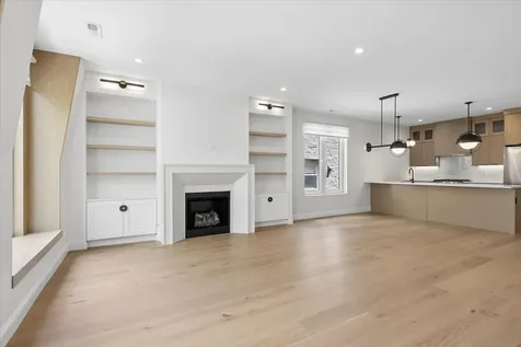 3739 North Clifton Avenue Chicago IL 60613