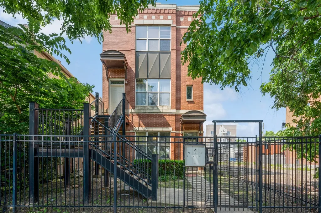 2030 West Warren Boulevard Chicago IL 60612