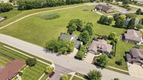1613 Locust Road Morris IL 60450