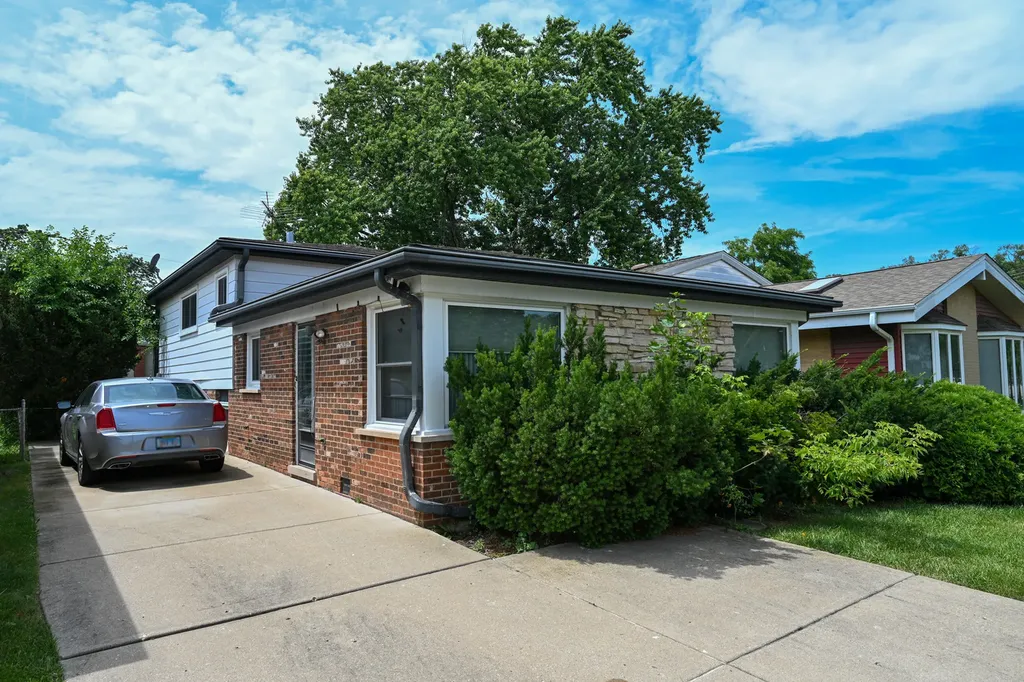 1322 South Arlington Heights Road Arlington Heights IL 60005