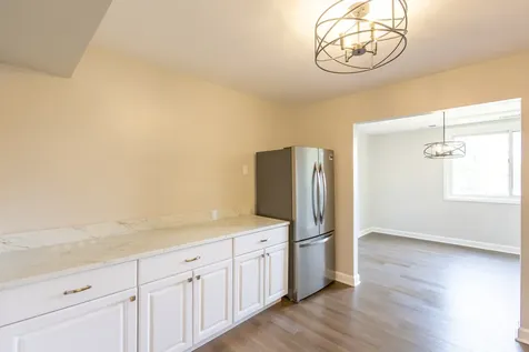 450 Raintree Court Glen Ellyn IL 60137