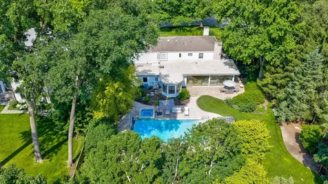911 Oak Drive Glencoe IL 60022