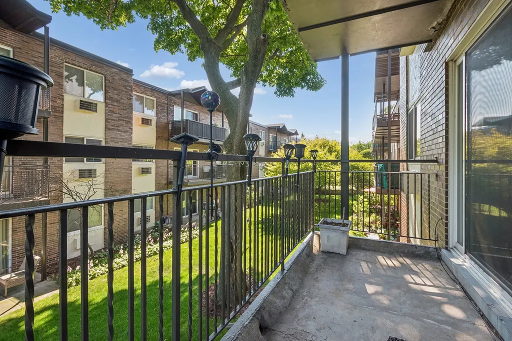 6359 North Ridge Avenue Chicago IL 60660