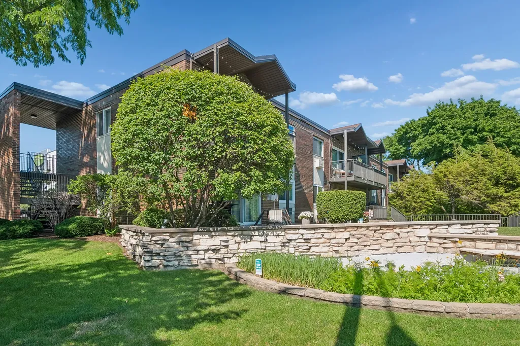 6359 North Ridge Avenue Chicago IL 60660