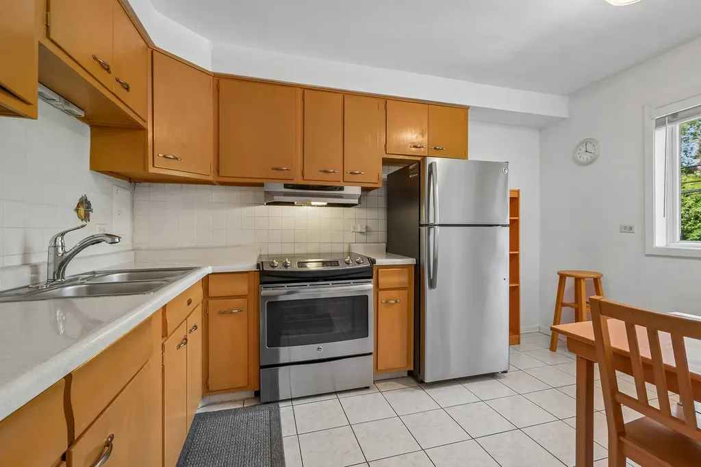 6359 North Ridge Avenue Chicago IL 60660