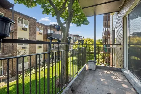 6359 North Ridge Avenue Chicago IL 60660