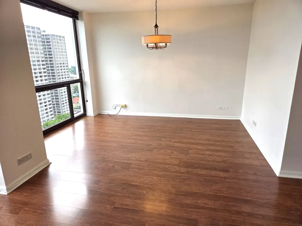 4343 North Clarendon Street Chicago IL 60613