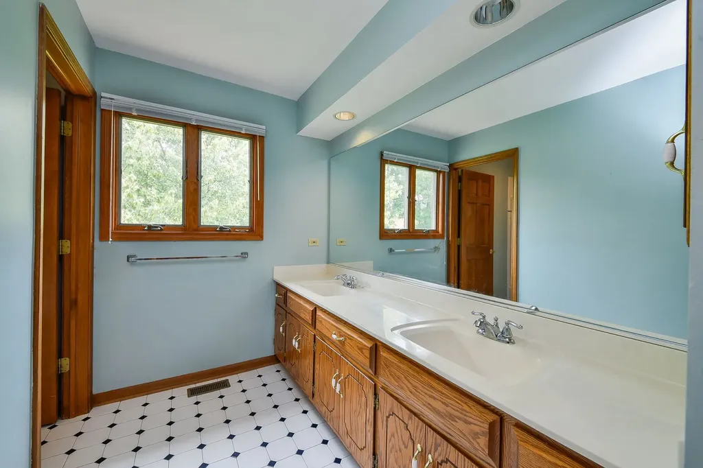 2324 Kalamazoo Drive Naperville IL 60565