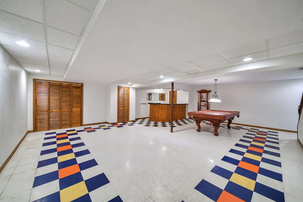 2324 Kalamazoo Drive Naperville IL 60565