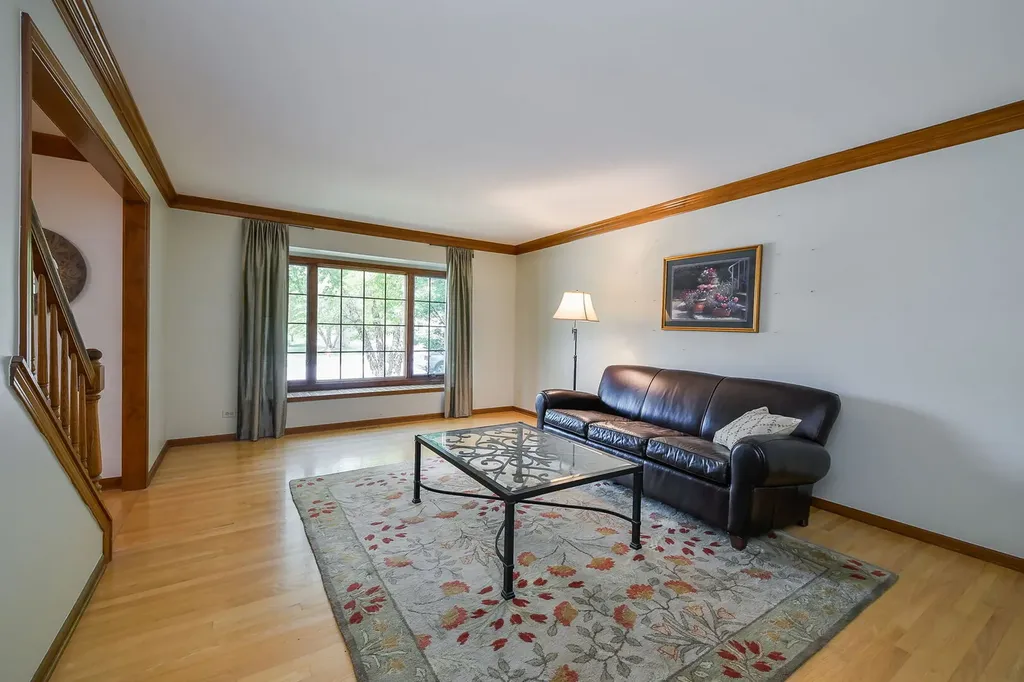 2324 Kalamazoo Drive Naperville IL 60565