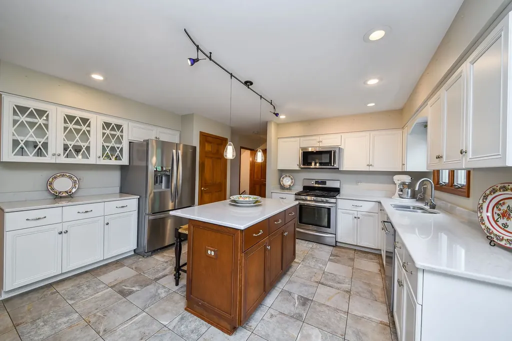2324 Kalamazoo Drive Naperville IL 60565