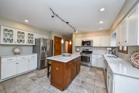 2324 Kalamazoo Drive Naperville IL 60565